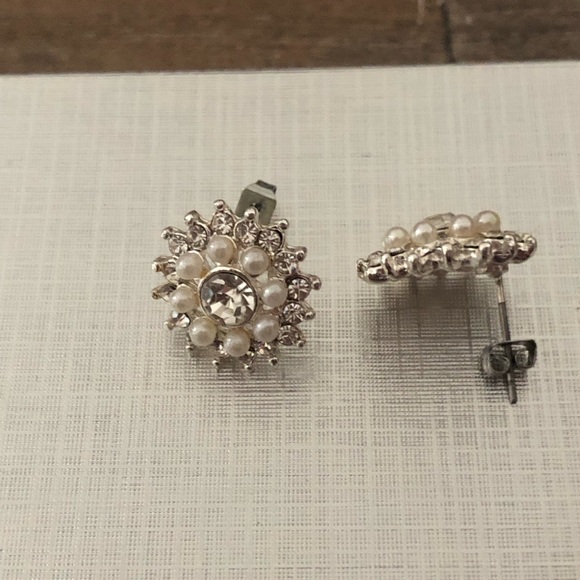 Sterling silver and Cubic Zirconia necklace and earrings set - Picture 2 of 3